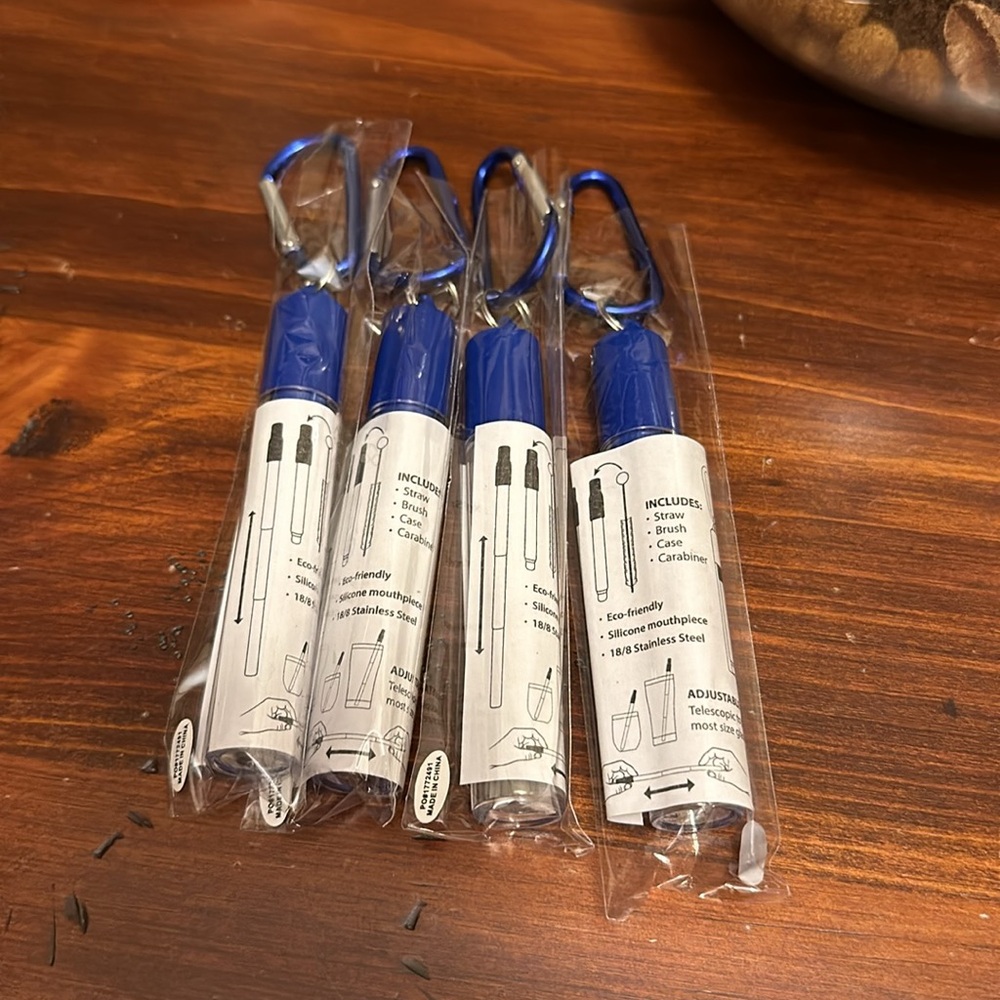 BRAND NEW Set Of Four Stainless Steel
Collapsible Reusable Straws